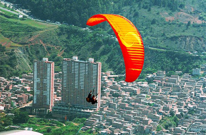 Paragliding (20 Mins.)